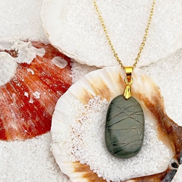 Monadiko Stones Necklace - Picture 2 of 2